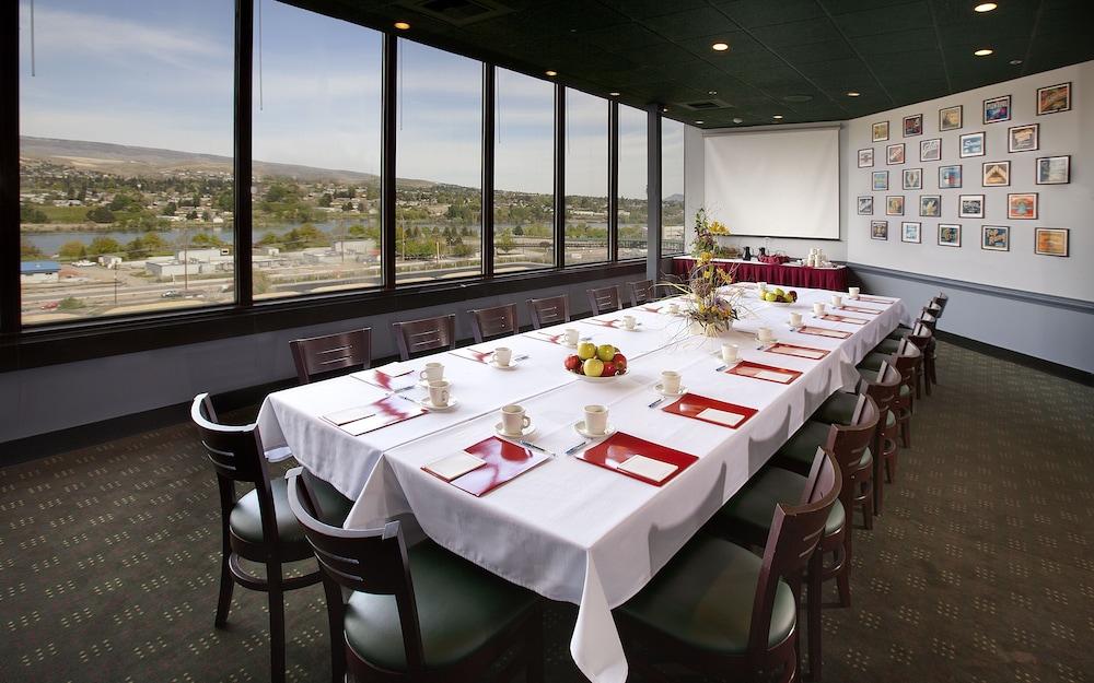 Coast Wenatchee Center Hotel (Adults Only) Exteriör bild